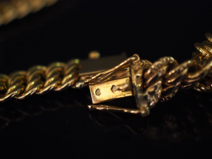 Collier souple en or jaune, maille américaine.  Long. 38 cm Poids. 29,