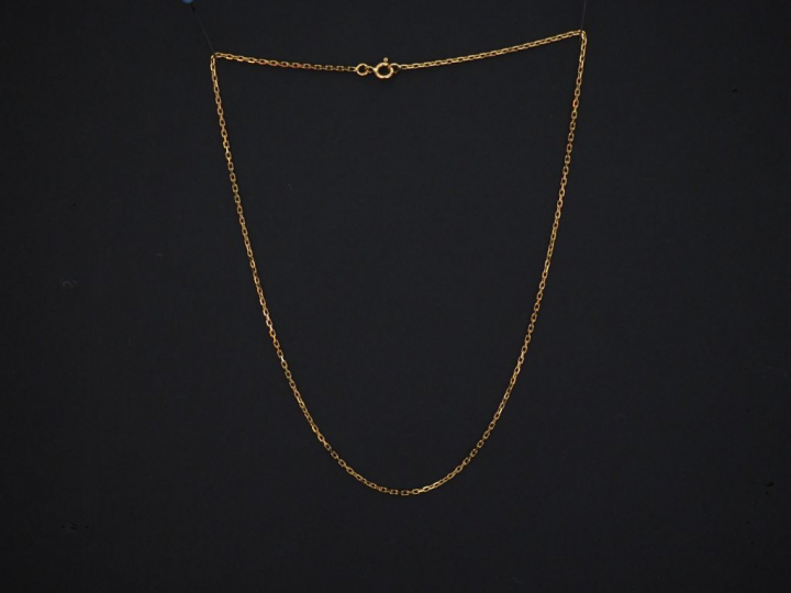 Chaine en or jaune, maille forçat.  Long. 40,5 cm Poids. 4,31 g   