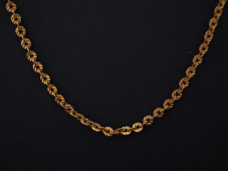 Vente aux enchères Chaine en or jaune, maille forçat gravée. Long. 55 cm Poids. 9,11 g   