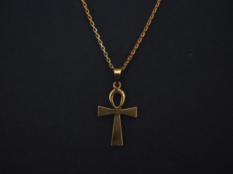 Vente aux enchères Chaine en or jaune, maille forçat, et son pendentif en or jaune en for