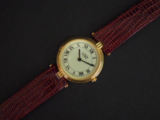 Vente aux enchères CARTIER, Must Montre bracelet en argent plaqué or.  Cadran à chiffres 