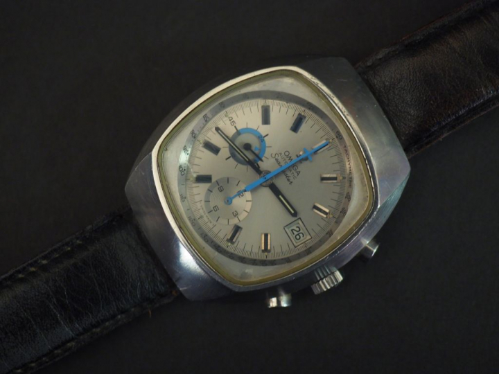 OMEGA, Seamaster Jedi Chronographe, boitier en acier de forme tonneau.