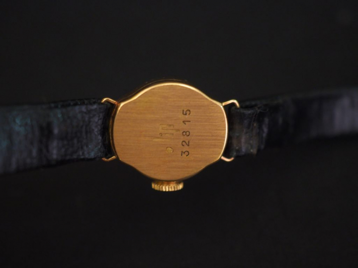 LIP, Dauphine Petite montre bracelet de dame, boitier en or jaune.  Ca