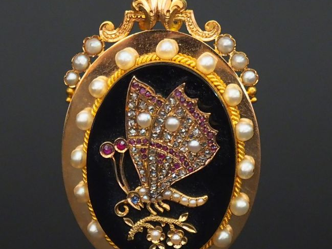 Pendentif porte-photo Napoléon III en or jaune, onyx noir, pierres de 