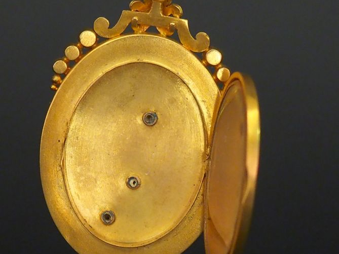 Pendentif porte-photo Napoléon III en or jaune, onyx noir, pierres de 