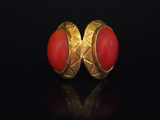 Vente aux enchères Bague Napoléon III en or jaune, formée de deux médaillons accolés sert