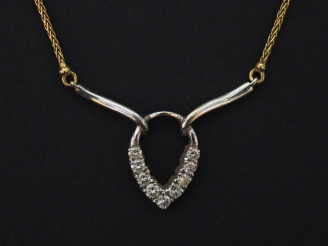 Vente aux enchères Collier en or jaune, maille ronde tressée, à décor en son centre d'un 