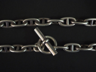 Vente aux enchères HERMES Collier articulé en argent, maille marine. Signé. Long. 44,5 cm