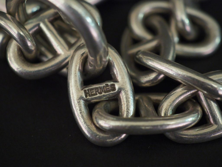 HERMES Bracelet articulé en argent, maille marine.  Signé. Long. 23,5 