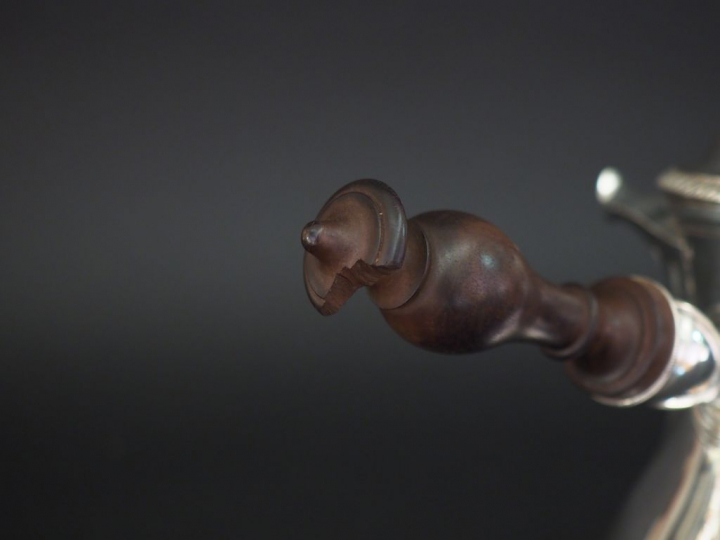 Verseuse Restauration en argent, poinçon Vieillard, à décor de monogra