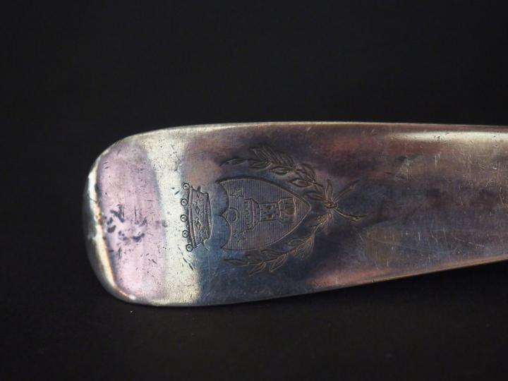 Louche Restauration en argent, poinçon Vieillard, modèle uniplat.  Arm