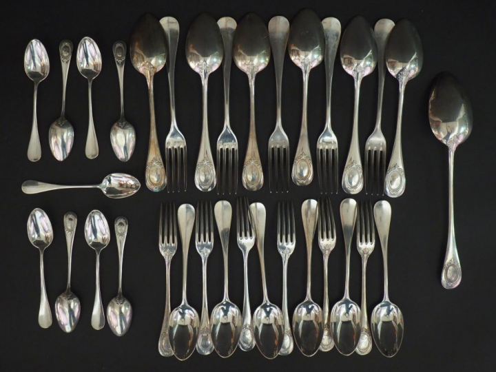 Partie de ménagère de style Louis XVI en argent, poinçon Minerve, à dé