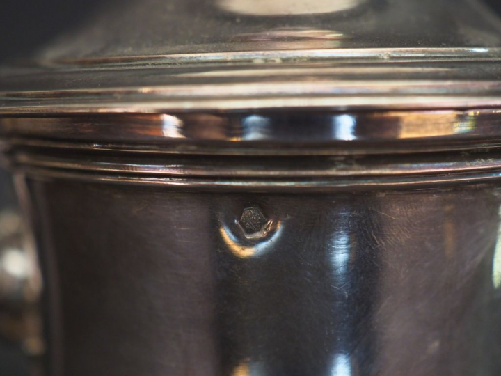 	Verseuse Napoléon III de style Louis XV en argent, poinçon Minerve, à