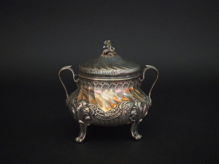 	Sucrier Napoléon III de style rocaille en argent, poinçon Minerve, à 