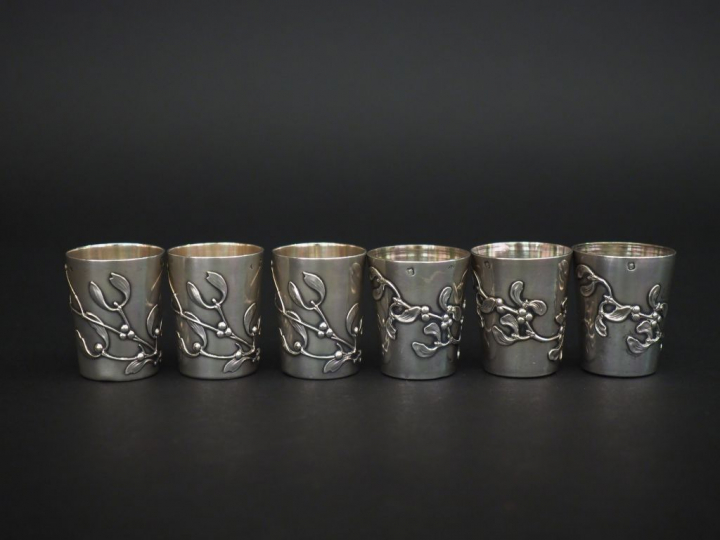 Suite de six verres à liqueur de style Art Nouveau en argent, poinçon 