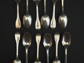Vente aux enchères Suite de douze cuillères à moka en argent, poinçon Minerve. Poids. 227