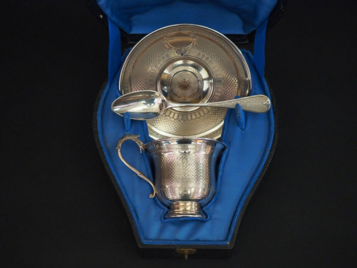 Tasse, sous-tasse et sa cuillère Napoléon III en argent, poinçon Miner