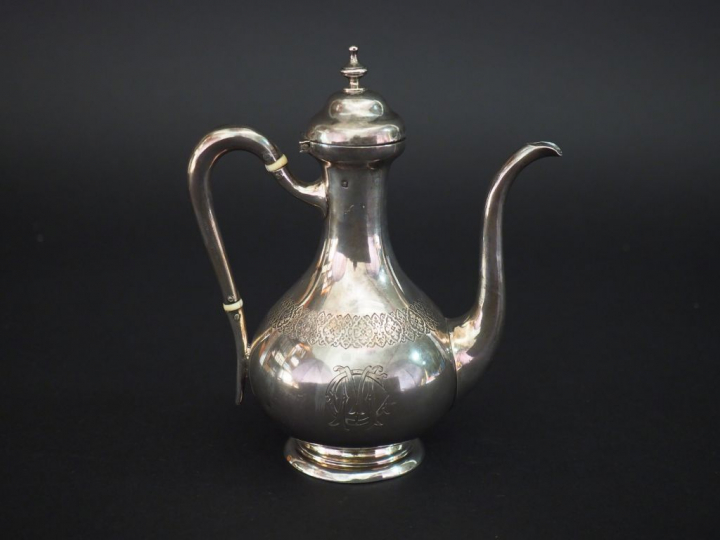 Verseuse balustre en argent, poinçon Minerve, à décor d'une frise et d