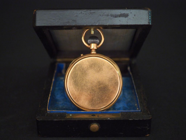 Montre de gousset en or jaune.  Cadran à chiffres romains pour les heu