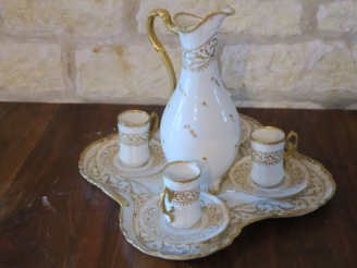 Vente aux enchères Partie de service à café en porcelaine de Limoges, à décor émaillé de 