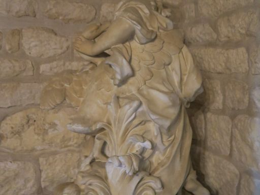 Ecole française XXème.   "Léda et le cygne" Moulage en plâtre patiné. 