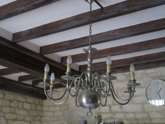 Vente aux enchères Lustre de style hollandais en métal argenté à décor de bustes de perso