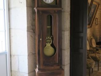 Vente aux enchères Pendule comtoise XIXème en bois et laiton, cadran émaillé signé RENOUS