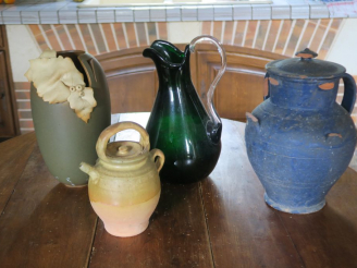 Vente aux enchères Chevrette en terre vernissée moderne Un pot couvert en terre vernissée