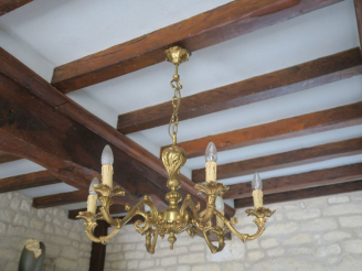 Vente aux enchères Lustre de style Louis XV en bronze doré à décor feuillagé éclairant à 