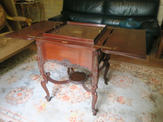 Vente aux enchères John BAGSHAW AND SOONS . Table à système en acajou et placage d'acajou