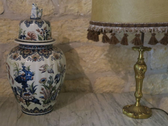 Vente aux enchères Potiche couverte en faience polychrome de Villeroy et Boch à décor de 