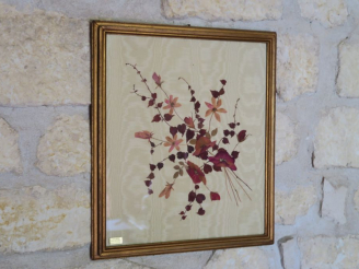 Vente aux enchères Paire d'encadrements "compositions de fleurs séchées".