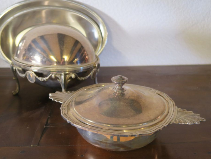 Seau à champagne une soupière un légumier  un réchaud 2 plats ronds et