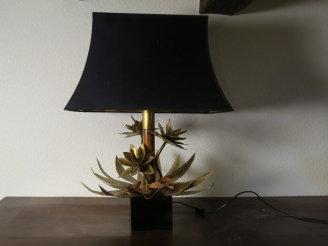 Vente aux enchères Lampe moderne en forme d'arbuste. H. 57 cm.