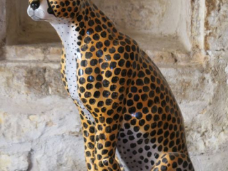 Vente aux enchères Panthère XIXème en céramique italienne polychrome signée. H. 64 cm.