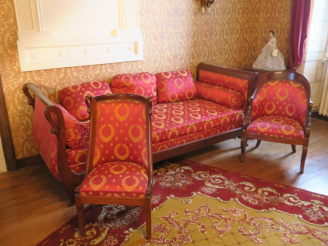 Vente aux enchères Mobilier de salon de style Empire en acajou et placage d'acajou, à déc