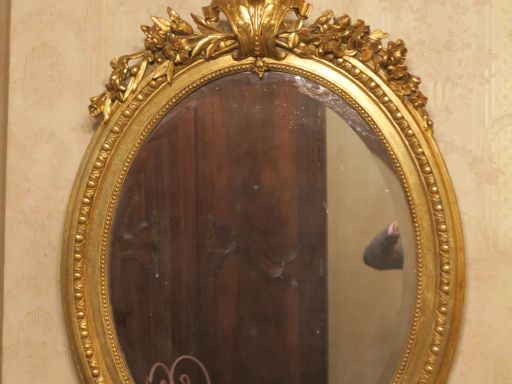 Grand miroir ovale Napoléon III de style Louis XVI en bois et stuc dor