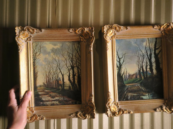 Ecole française XXème . "vue de chaumière". Paire d'huiles sur carton,