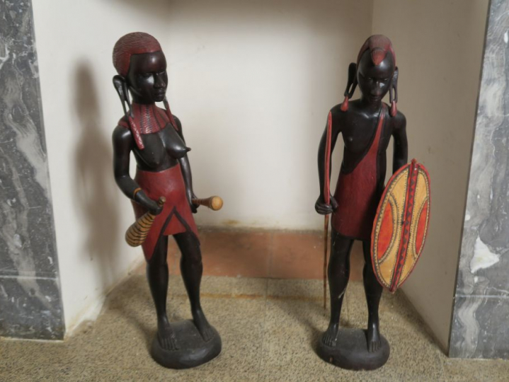 Paire de sculptures africaines en bois polychromes "guerriers".
