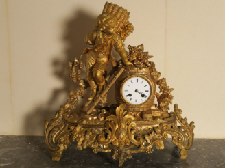 Vente aux enchères Pendule XIXème de style Louis XV en régule, à décor d'une scène de ven