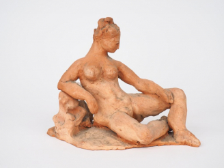 Vente aux enchères Balbino GINER.  "Femme nue assise"  Sculpture en terre cuite  Signée e