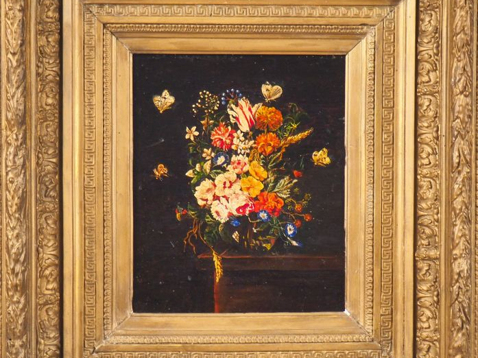 Ecole française fin XIXème. "Fleurs et papillons". Huile sur panneau. 