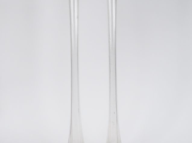 Paire de grands vases soliflores en verre. H. 91 cm.