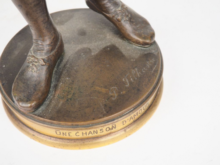 Paul FILHASTRE. "Une chanson d'amour". Sculpture en bronze à patine br