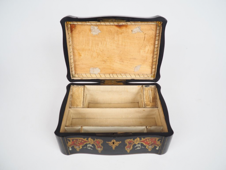 Boite à bijoux Napoléon III en marqueterie boulle et bois noirci. Dim.
