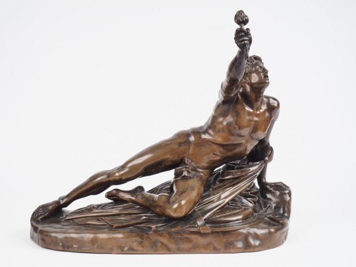 Sculpture en bronze XIXème figurant un guerrier antique.  Dim. 37 x 42