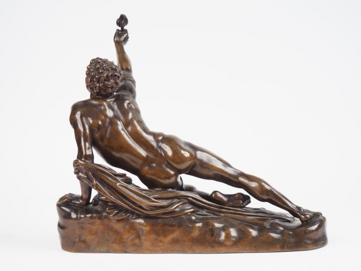 Sculpture en bronze XIXème figurant un guerrier antique.  Dim. 37 x 42