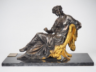 Vente aux enchères MOREAU.  Sculpture en bronze argenté et doré "Sapho" sur un socle en m