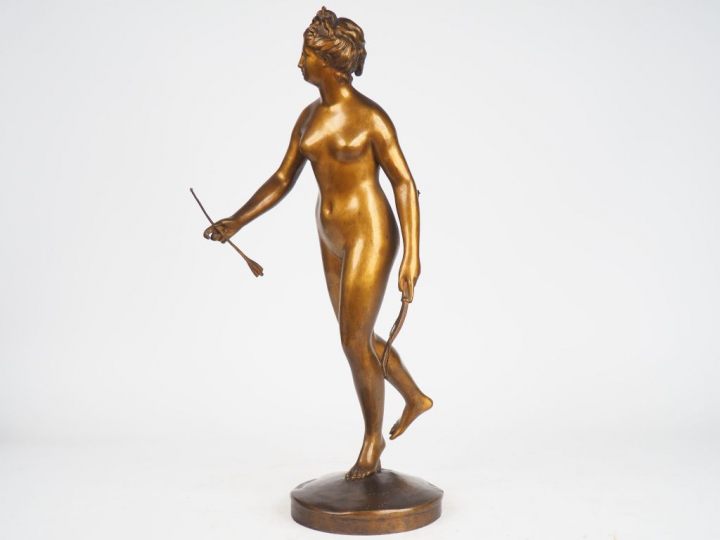 HOUDON (d'après). "Diane chasseresse". Sculpture en bronze patiné. Sig