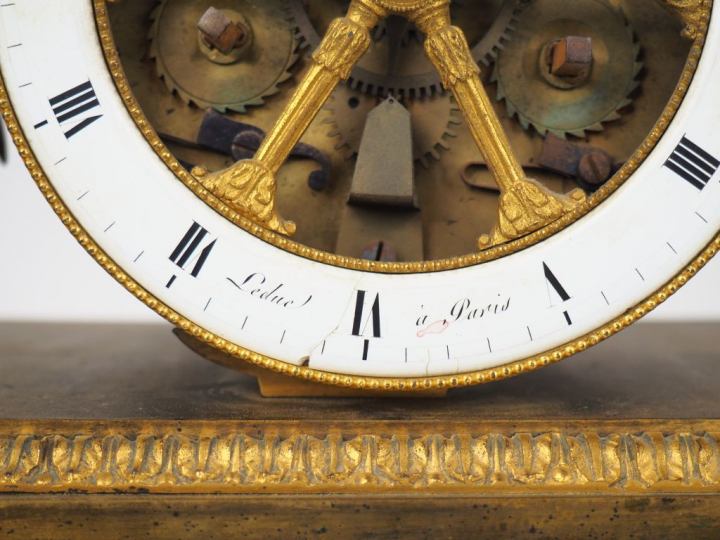 Pendule "au char de l'amour", début XIXème en bronze doré, cadran sque